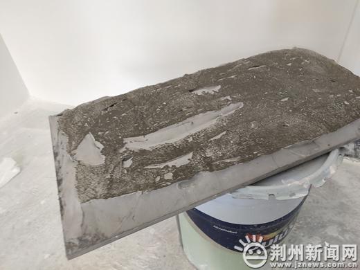 墙砖掉了是怎么回事(墙砖掉了是怎么回事儿)