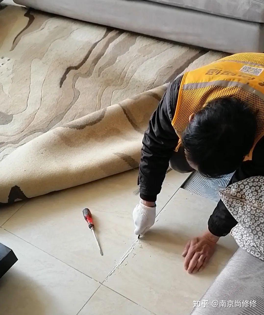 墙上的瓷砖坏了一块怎么换掉(墙上的瓷砖坏了一块怎么换掉视频)