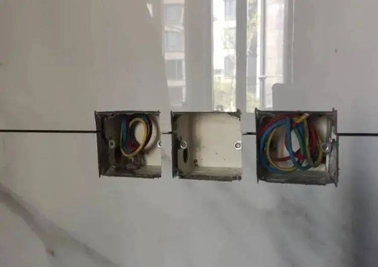 墙砖上打孔在什么位置好(墙砖上打孔在什么位置好呢)