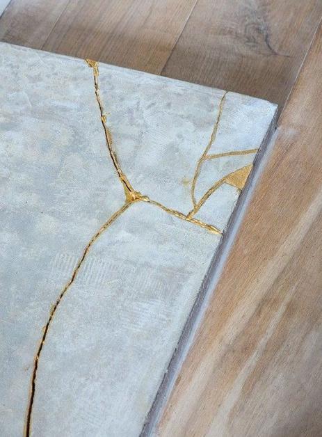 瓷砖贴了几年怎么会出现开裂(瓷砖贴好一年多了裂开了怎么办)